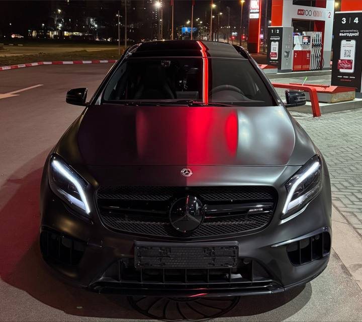 После: Mercedes-AMG GLA 45 в матовой чёрной плёнке