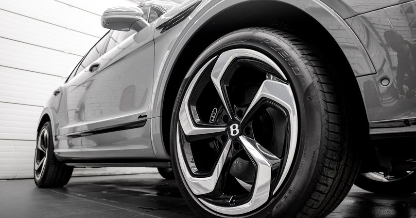 Bentley Bentayga Azure серая — фото работы РефлекТОН