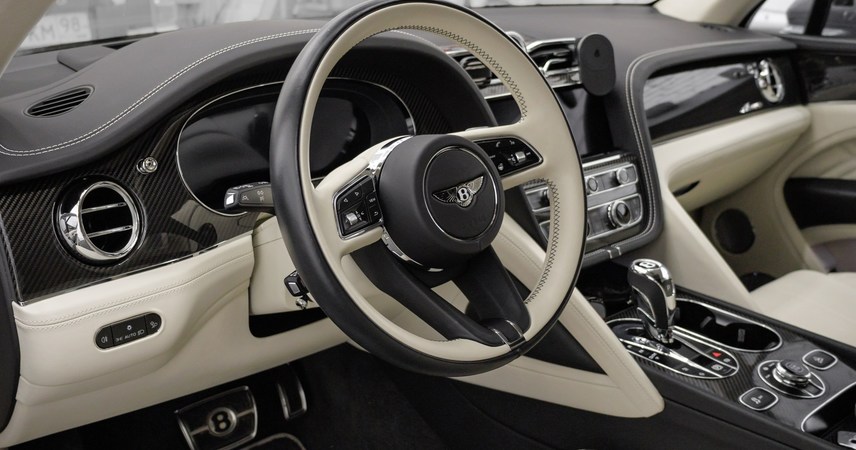 Bentley Bentayga Azure серая — фото работы РефлекТОН