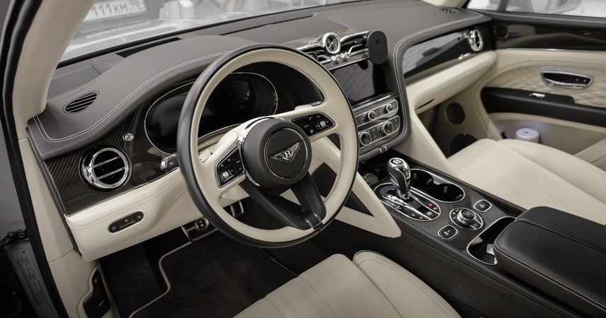 Bentley Bentayga Azure серая — фото работы РефлекТОН